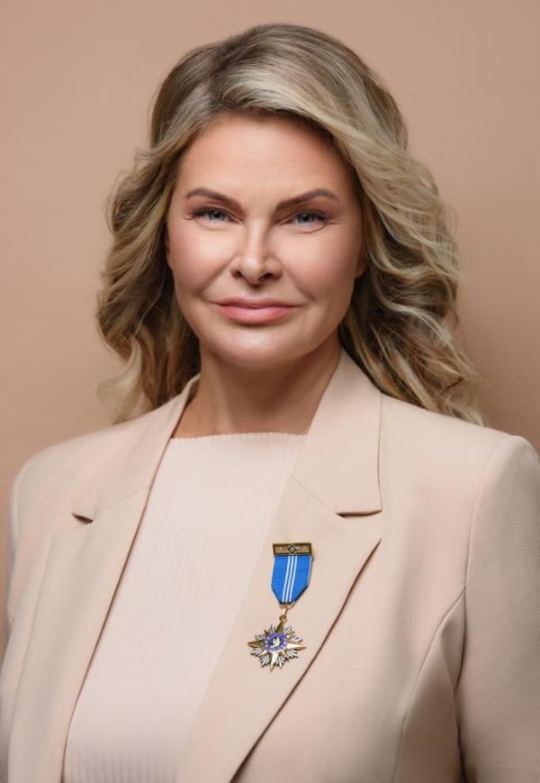 Тингаева Наталья Вадимовна Родилась 21 мая 1975 года в Мурманске. Первое образование экономическое.